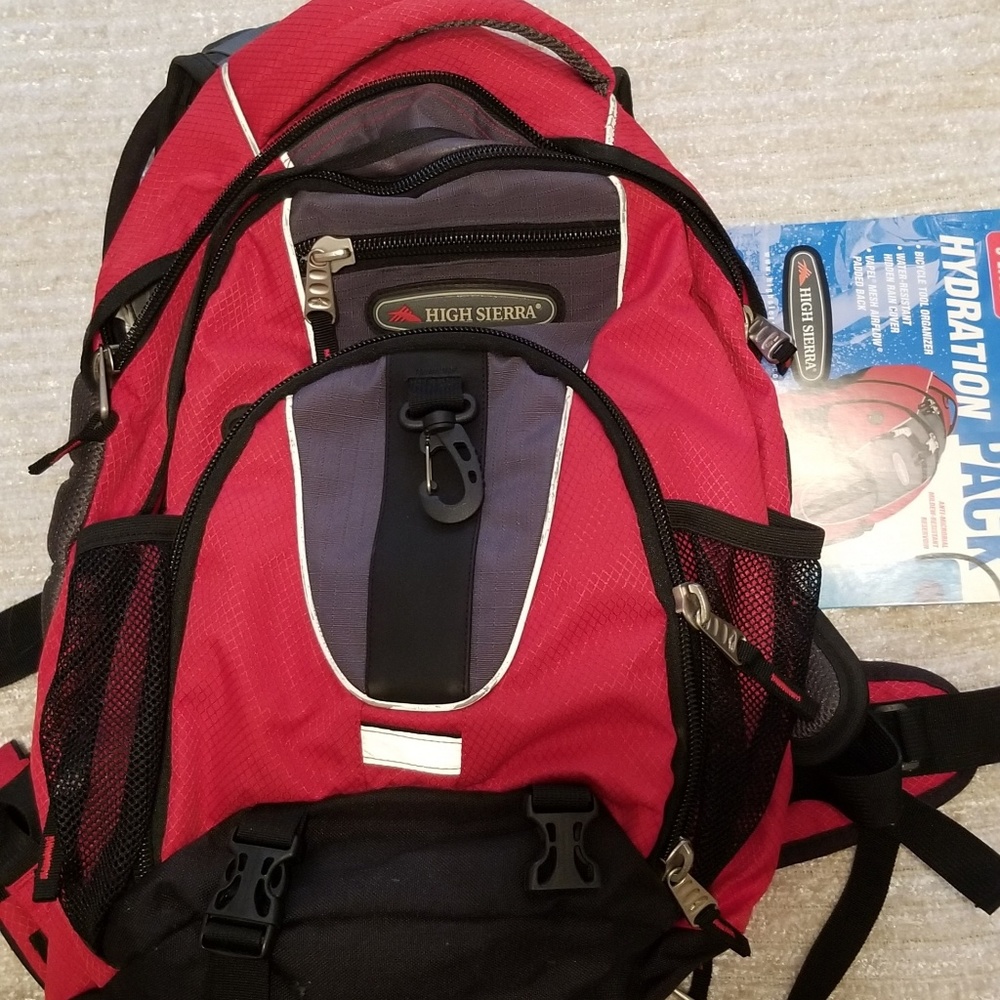High Sierra Day Pack with Hydration Pouch